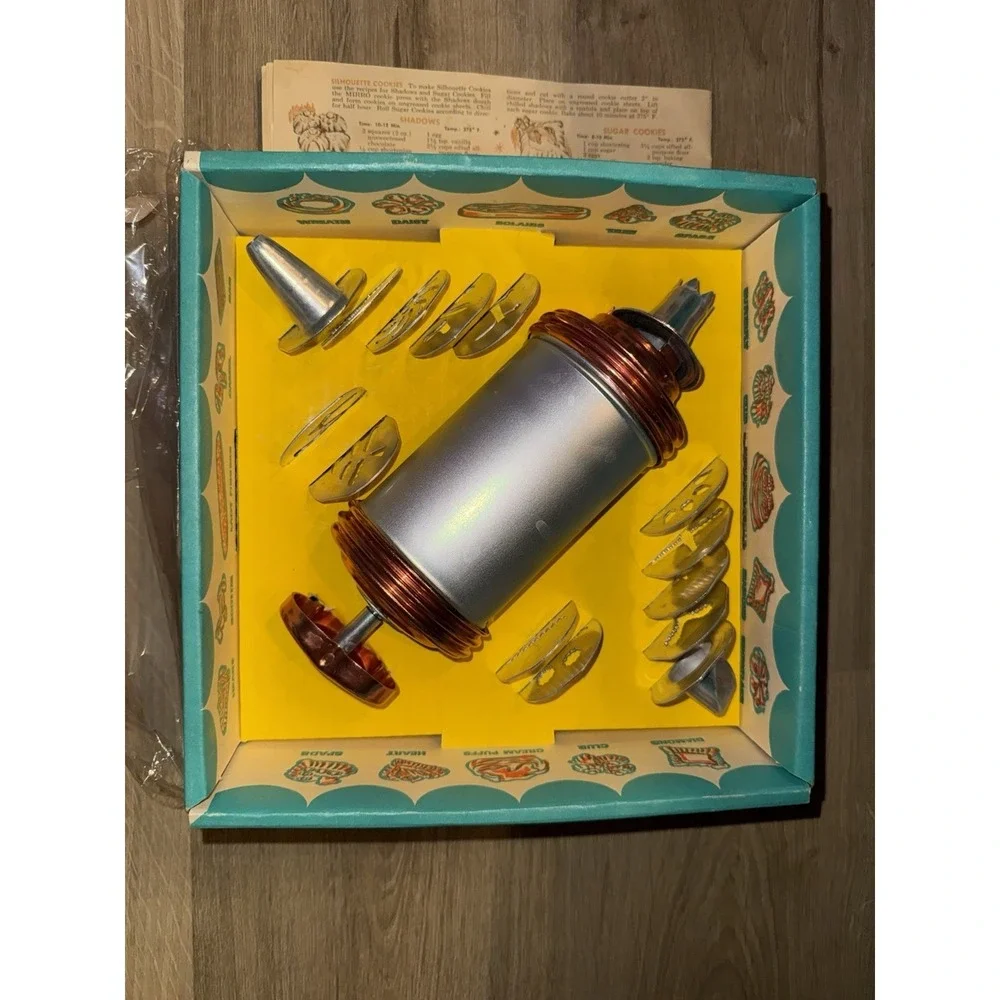 Vintage Mirro Cookie Press Pastry Kit Complete No Top‎ to Box With Booklet